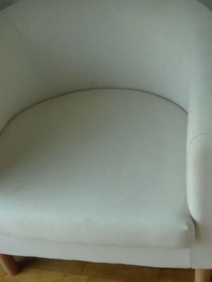 Πολυθρόνα λευκή σε μοντέρνο σχέδιο σε πάρα πολύ καλή κατάσταση