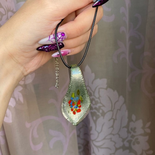 Murano glass green leaf pendant necklace new with black cord