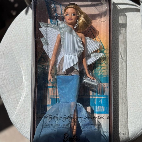 Barbie doll Sydney Opera House 2010 new
