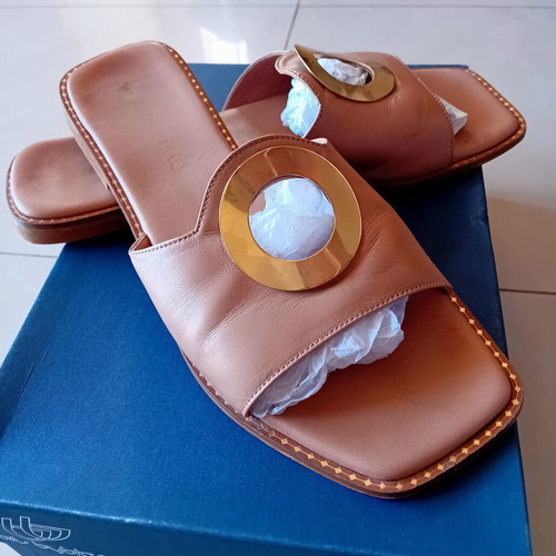 Leather women's sandals like new, size 41, tan with gold detail