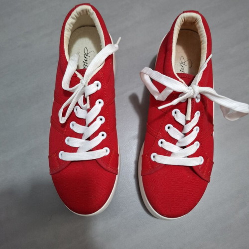 Red fabric sports shoes, size 39
