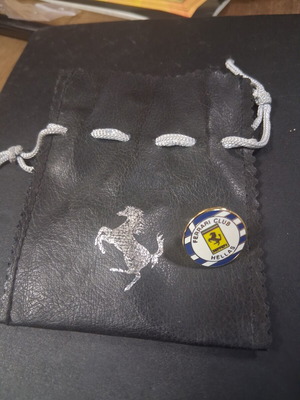 Ferrari Club Pin like new