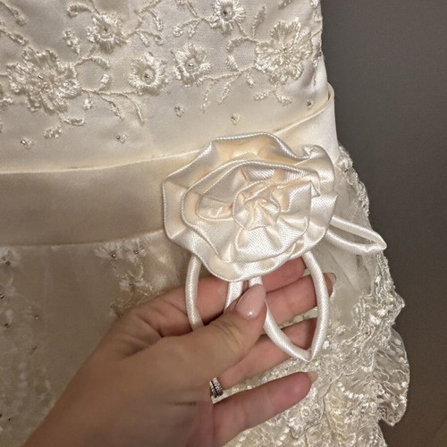Pronovias Barcelona Vintage Mantilla Bridal Set 2004 by Manuel Mota