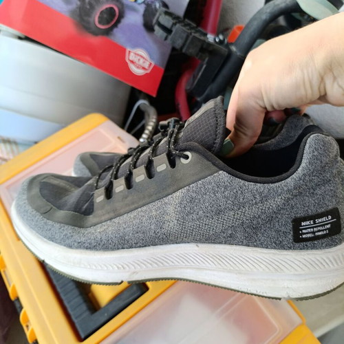 Nike unisex athletic shoes used, size 41, gray and black