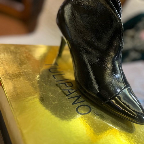 Black patent pointed ankle boots new, size 39