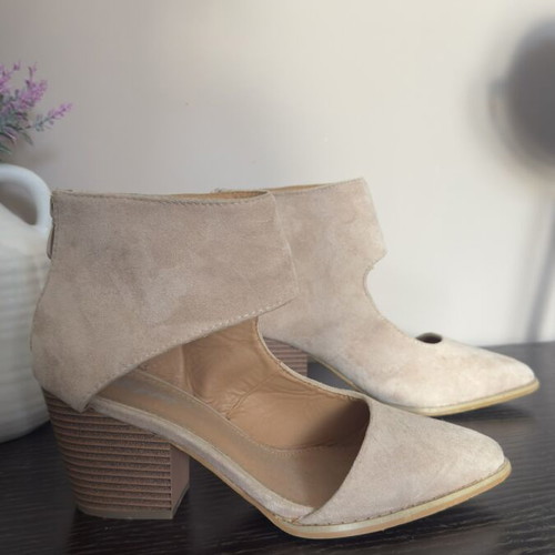 Ankle boots with side opening and thick heel, like new, beige, size 38