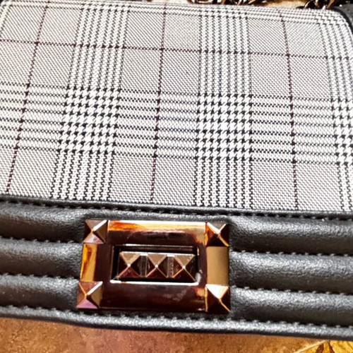 Women's shoulder bag like new, black and white plaid with chain