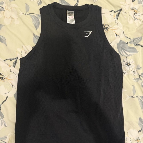 Gymshark top like new, black, size M
