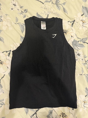 Gymshark top like new, black, size M