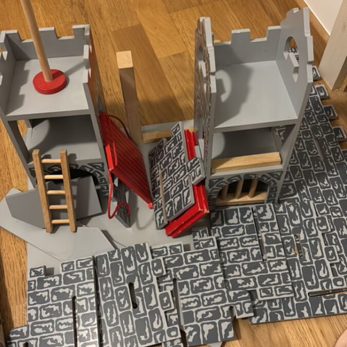 Le Toy Van Wooden Red Camelot Castle used