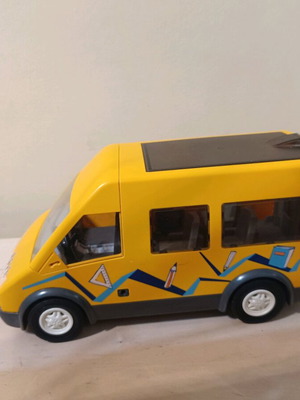 Playmobil school bus used in excellent condition