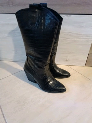 Boots new, black, size 36