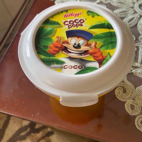 Children's lunchbox like new with built-in spoon