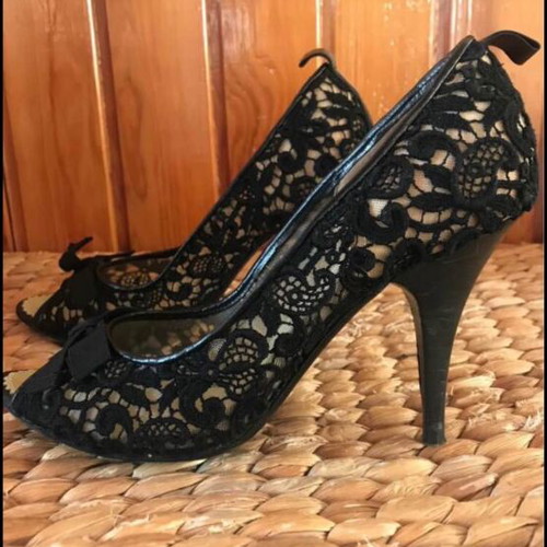 Peep toe high heels Alima like new, black leather and lace, heel 10 cm