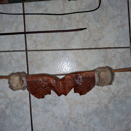 Vintage African bow used with quiver and 9 arrows