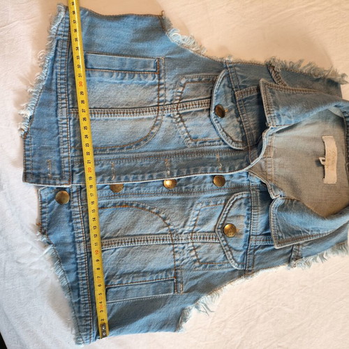 Denim vest like new, size small, blue