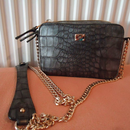 Black Crossbody Bag Women like new with 2 zippers