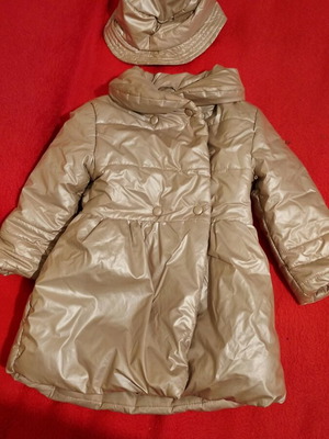Girls' jacket with hat like new, size 3 years, gold color