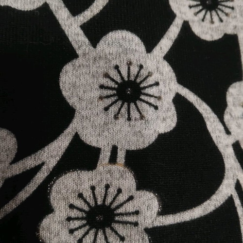 Smash skirt like new, black and white, with ruffle hem