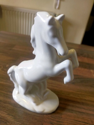 White horse figure like new, 17 cm
