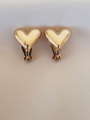 Clip-on earrings used with some imperfections