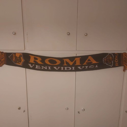 Roma scarf in excellent condition