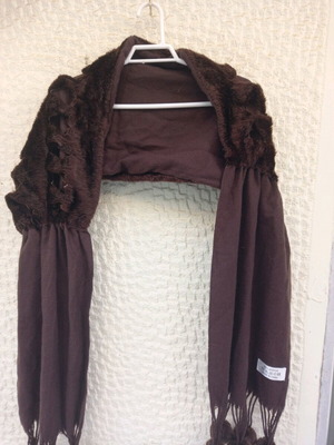 Brown furry Abysse scarf with tassels like new