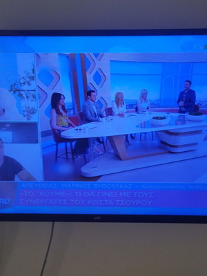 Television 50'' like new with original packaging and protective films