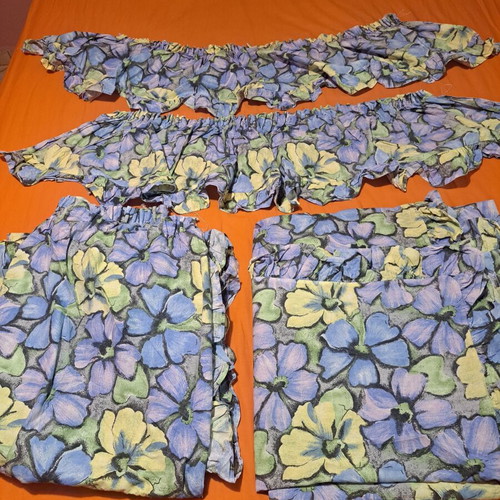 Curtain set with valances 4 pieces like new, floral pattern