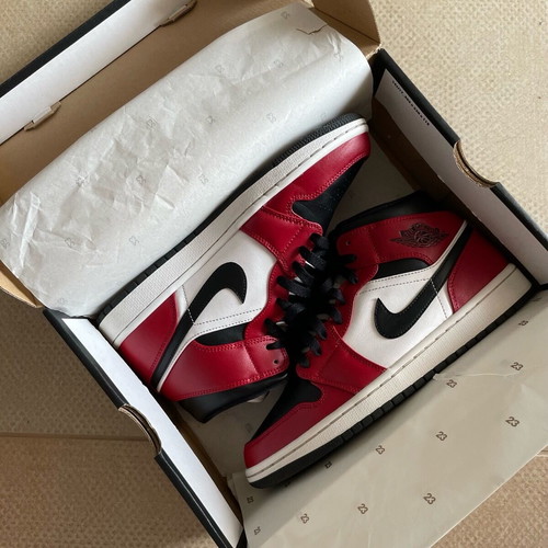Jordan 1 Chicago Black Toe like new, size 40.5