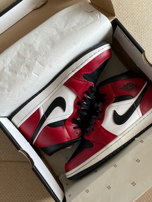 Jordan 1 Chicago Black Toe like new, size 40.5
