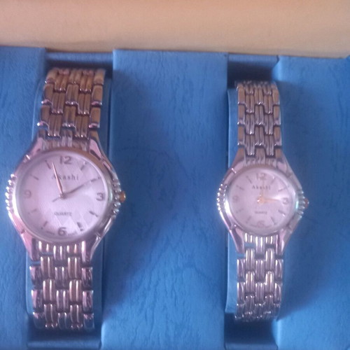 Akashi men's and women's watch set like new, gold and silver