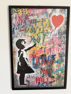 Framed street art poster 40x60 cm like new, black frame