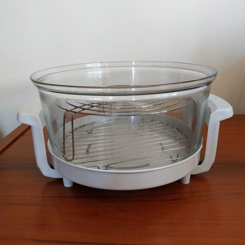 Genuine Comet glass oven bowl like new with 2 racks