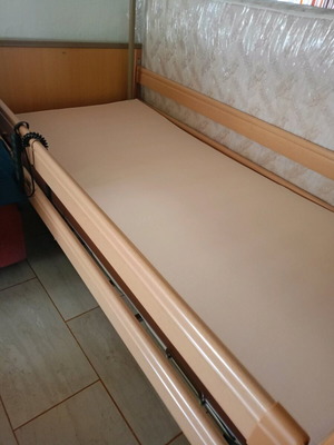 Hospital electric bed like new with mattress and remote control