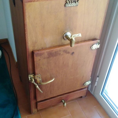 Old Xion icebox in relatively good condition