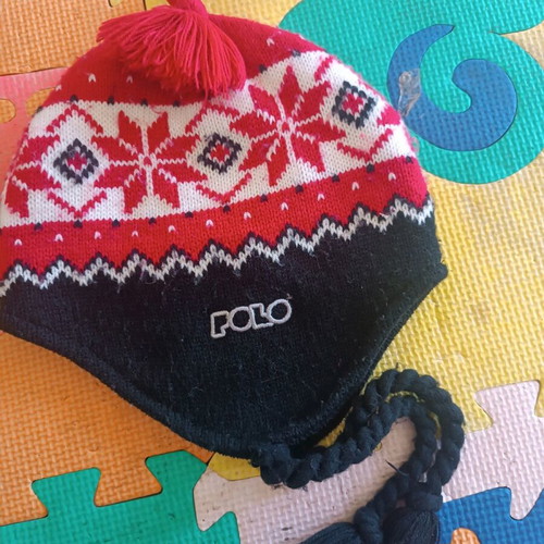 Polo wool hat like new, size M, black and red