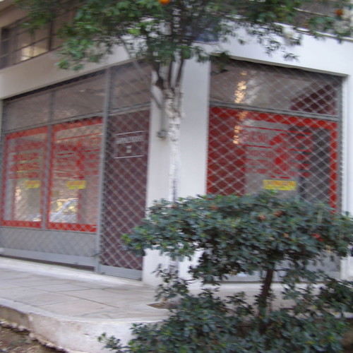 Commercial space 22 sqm renovated, ground floor, Keratsini Tambouria, with wc