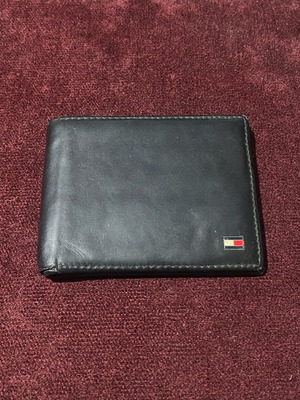 Tommy Hilfiger δερματινό πορτοφόλι μεταχειρισμένο, μαύρο