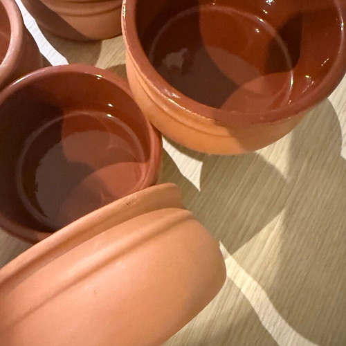 Clay pots set of 10 like new
