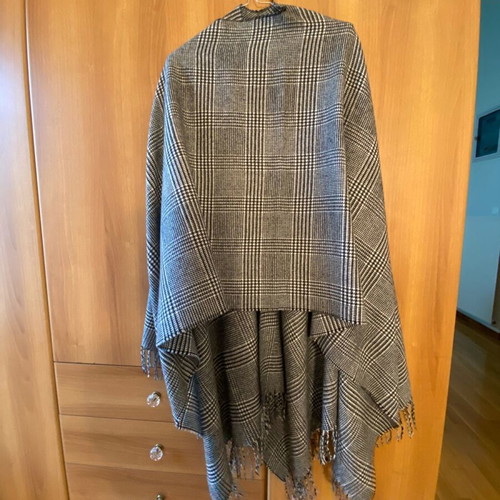 Women's cape with petit check pattern new, 100% acrylic