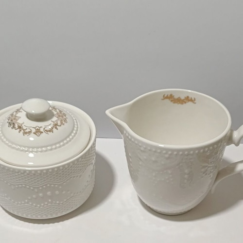 Easy Life porcelain milk jug and sugar bowl set 250ml new with gold trim