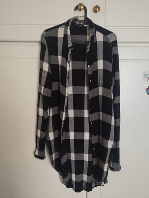 Zara checked black and white shirt used, size L, missing one button