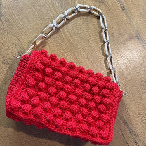 Handmade red knitted shoulder bag with mother-of-pearl chain and lining new