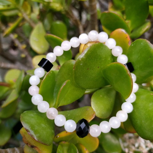 Handmade bracelet with rose quartz and black crystals, elastic