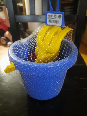 Dantoy beach set with bucket, blue, new