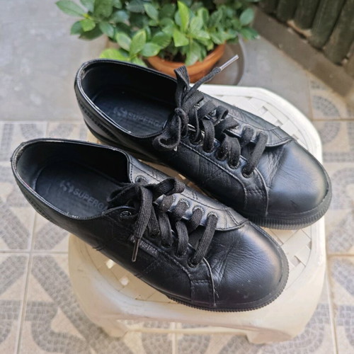 Superga leather flatforms size 39 like new, black