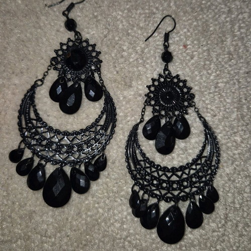 Various hanging earrings used, pack