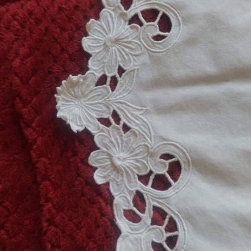 Handmade cutwork set of 9 pieces like new
