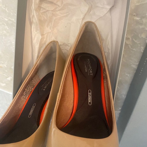 Rockport beige patent leather pumps like new, size 36.5